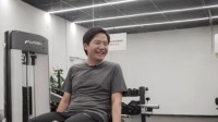 雷军第6次健身发重复照片 网友：练的同一个项目啊？