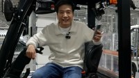 雷军立下flag：2025年要学会开叉车！