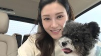 54岁李嘉欣近照曝光 温柔浅笑和众多富婆合影