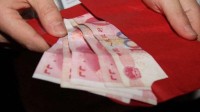 年轻人吐槽压岁钱用光年终奖 广西提倡最好不超20元