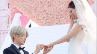 网红鹿哈向女友求婚成功 直播7个月狂赚3500万
