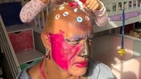 巨石强森为女儿当美妆模特登热搜！网友调侃：女儿奴