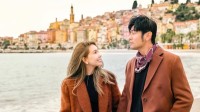 周杰伦 昆凌重回婚礼教堂!结婚十周年幸福拉满