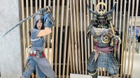《刺客信条影》真人比例雕像：弥助奈绪江你喜欢谁？