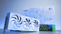 国内特供纯白RTX 5090 D显卡曝光:外媒馋坏了！