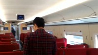 高铁上为何没有E座？网友:“E跑去给大家测视力了”