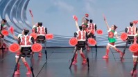 宇树机器人Unitree H1登春晚!全自动走位 会抛手绢