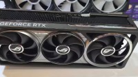 英伟达遇到大问题：RTX 5090更新后