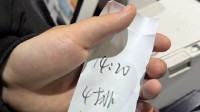 《哪吒2》遭遇偷票房？多地网友投诉买到手写票