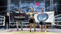 小女拳王！内蒙古15岁女生KO22岁对手夺金腰带