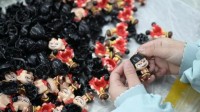 玩具公司每天要生产20万个哪吒 生产线24小时都在干!