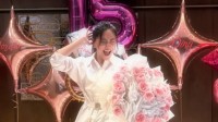 水晶婚！应采儿晒照庆祝与陈小春结婚15年