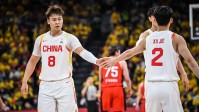 中国男篮42分大胜日本男篮！提前晋级亚洲杯正赛