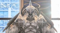 这也太帅了!《怪猎荒野》锁刃龙盔甲1:1实物模型展示