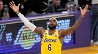 詹姆斯达成NBA五万分职业纪录 赛后打趣：确实不少