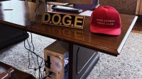 马斯克带游戏电脑进白宫：4060配高端显示器
