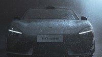 小米SU7 Ultra太空银雨夜高清壁纸：帅到流口水！