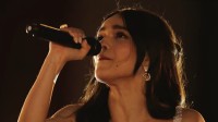 拉丁白雪公主大秀嗓音：真人造型美艳 演绎经典童话