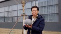 雷军晒SU7 Ultra防弹涂层：六楼西瓜摔不烂