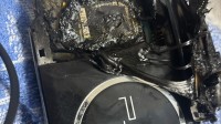 玩家睡觉时床头的PSP突然爆炸！被褥都被烧出个大坑