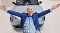 腾格尔魔性演唱改编《卡路里》：助力蔚来卖车！