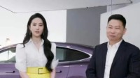 刘亦菲亮相鸿蒙智行直播活动 白黄礼服梦回黄亦玫