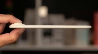 iPhone17 Air最新机模出炉：机身超薄 仅Pro版的一半!