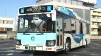日本世博园自动驾驶大巴车运营 方向盘漏出比亚迪车标