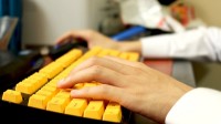 英国出新招：访问不良网站需提交自拍照和身份证