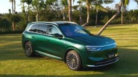 问界M8汽车小订突破10万台 预售价36.8万元起