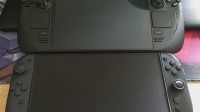 玩家晒NS2与SteamDeck对比图：屏大且轻但手感略逊