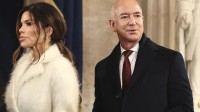 贝索斯发火箭把未婚妻送上太空 女星“水果姐”同行
