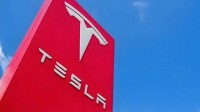 马斯克官宣：特斯拉即将实现纯AI自动驾驶