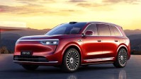 问界M8搭主驾专属AR影院：HUD投影可看68英寸大电影！