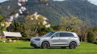 2025年重磅家庭旗舰SUV 全新问界M8上市:35.98万起