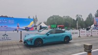 小米SU7现身北京机器人半马 雷军借机宣传:造型酷飒!