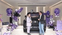 新东方俞敏洪成为仰望汽车第1万位车主 喜提仰望U8