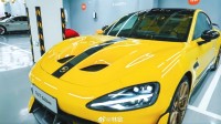 雷军转发！全网首批挖孔版小米SU7 Ultra提车 