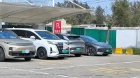 排队伺候电动爹：五一高速汽车充电量增长15%  