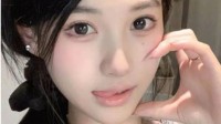 第1次看到胸和第59532次看到胸 摸多就是软的囧图
