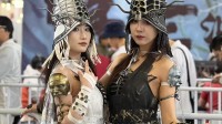 《明末》试玩官方返图：两位Coser小姐姐太养眼了!