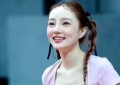贾乃亮李小璐带娃出游 夫妻多样性的动态图