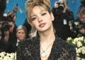 lisa蕾丝套装走红毯 平胸正反面很难分辨的动态图