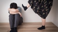 日本女子涉嫌用游戏机殴打丈夫并逃跑 被捕后矢口否认 