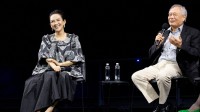 《卧虎藏龙》25周年重映会 章子怡李安深情拥抱