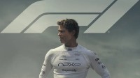 布拉德·皮特新片《F1》新预告 老小子回归赛场