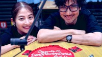 小岛吃蛋糕庆死亡搁浅2进厂压盘：频频点头表示美味