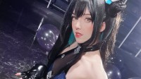 拉脱维亚性感美女超还原《妮姬》COS!胶衣小美人鱼