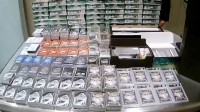 青岛海关查获14350张游戏卡牌！都堆成小山了！
