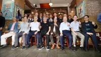 黄仁勋再摆“兆元宴”!台积电董事长等科技大咖齐聚！